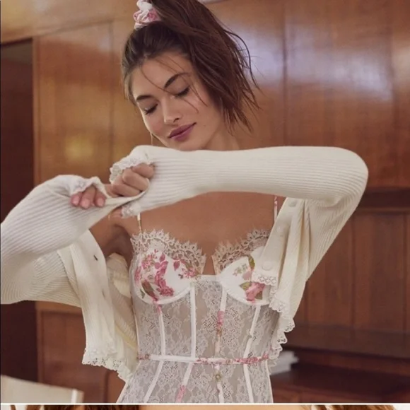 SOLD For love and lemons button cropped cardigan - Picture 3 of 10